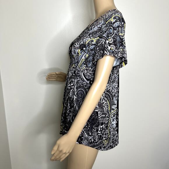 World Unity Patterned Lace Back Top - Picture 2 of 8